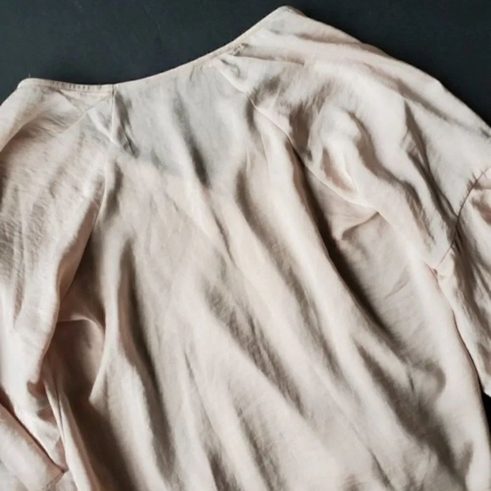 💍Express Light Pink Silky Blouse - Picture 7 of 8